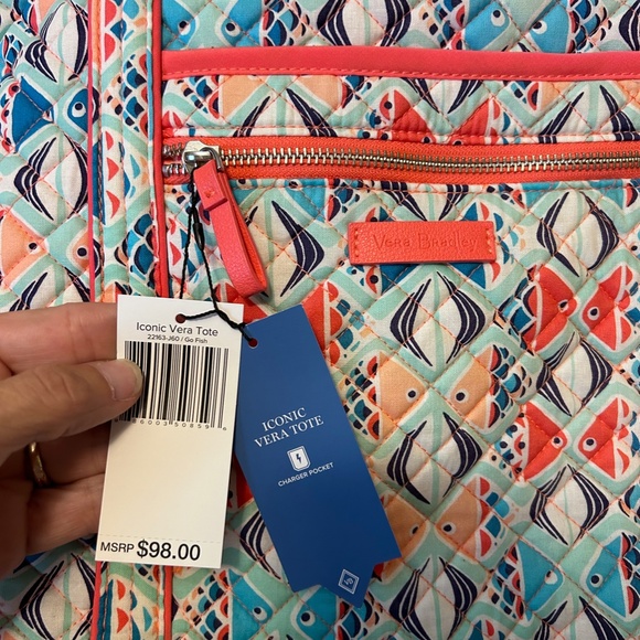 Vera Bradley NWT Iconic Vera Tote - Picture 3 of 9